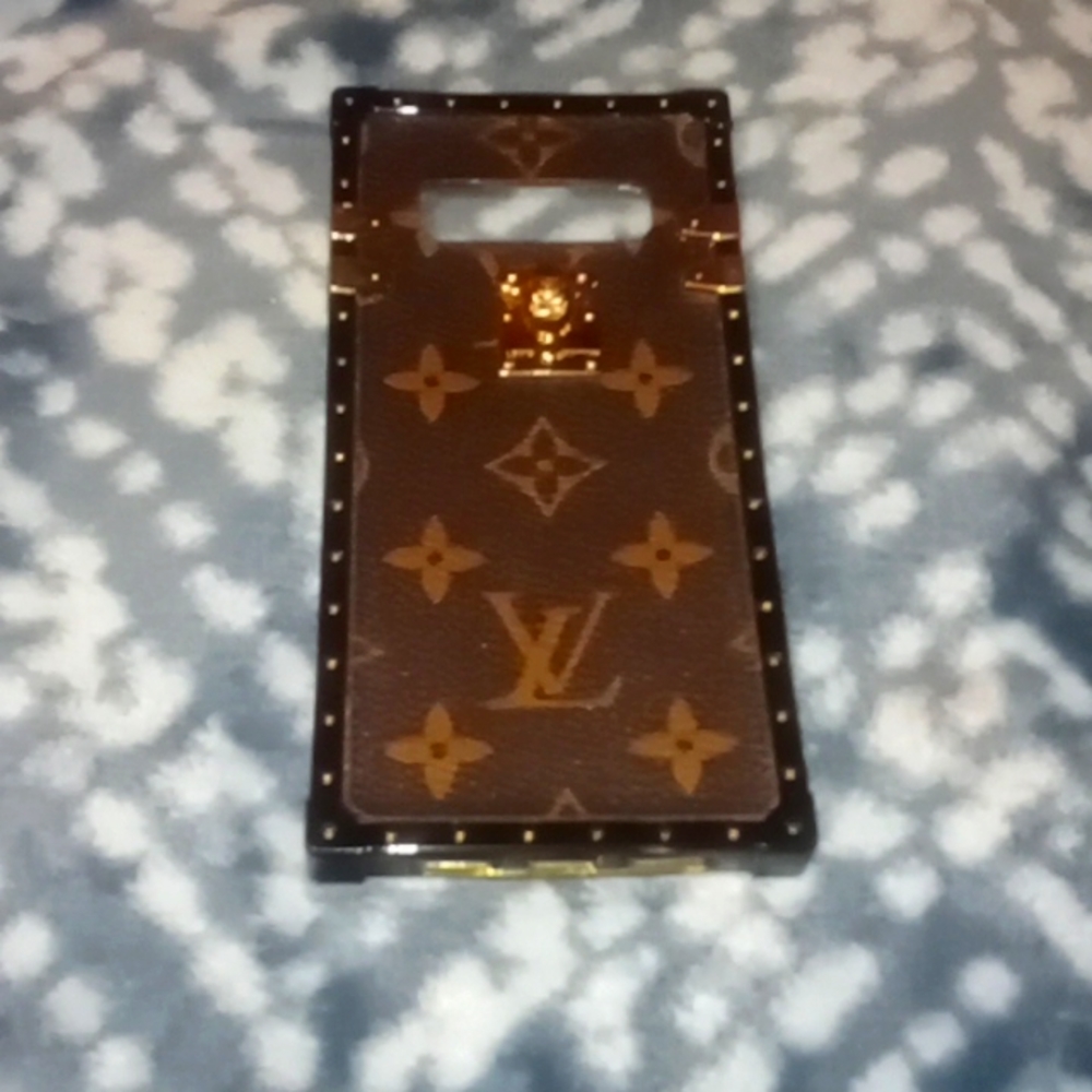 TRUNK L V  -  S - 10 PLUS PHONE CASE